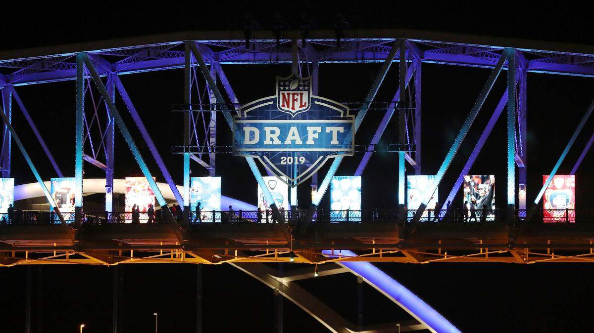 The New England Patriots picked Arkansas guard Hjalte Froholdt with the 118th overall pick during the fourth round of the 2019 NFL Draft. Froholdt played at IMG Academy in Bradenton, Florida.