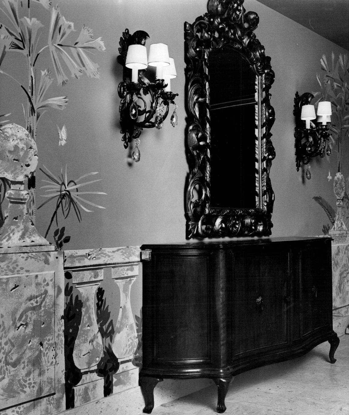 The Vizcaya Room at the Columbus Hotel in 1960.