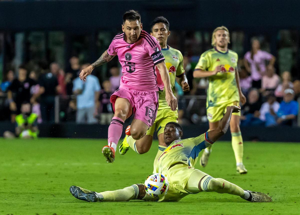 Inter Miami forward Lionel Messi (10) controls the ball as jumps over New York Red Bulls defender Andrés Reyes (4) in the second half of their MLS match at Chase Stadium on Saturday, May 4, 2024, in Fort Lauderdale, Fla.