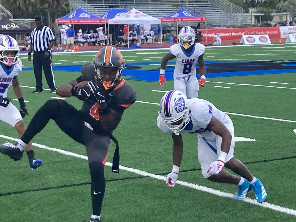 Piper’s Alex Gammage reels in a first quarter pass as Peachtree defender Elijah Bell moved in to make the tackle on Thursday at Dillard High in Fort Lauderdale, Fla.