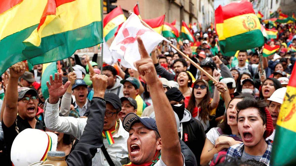 Bolivians protest former President Evo Morales’ fraudulent election that gave him an unconstitutional fourth term.