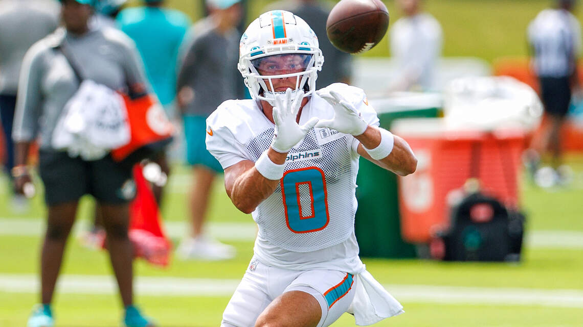 Jordan Colbert Dolphins offensive assistants dish on left guard, No. 3 receiver, more ...