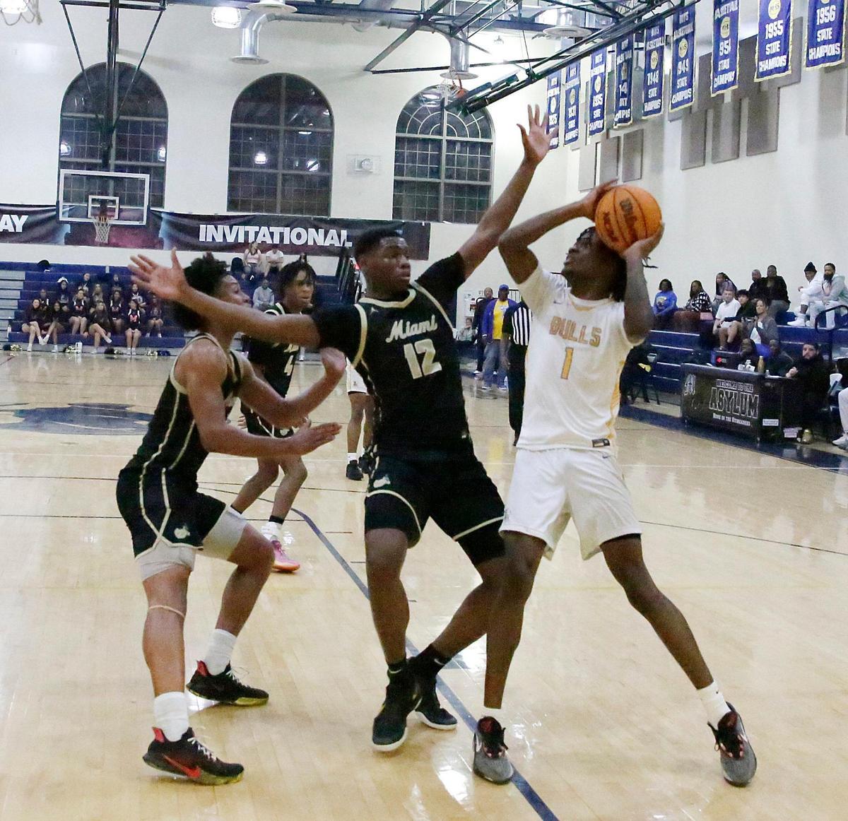 Northwestern Calvin Russell Jr. (1) attempts a shot against Miami Senior High during the GMAC Boy’s championship basketball game Saturday, January 25, 2025 at Miami Senior HS in Miami. Andrew Uloza / for Miami Herald