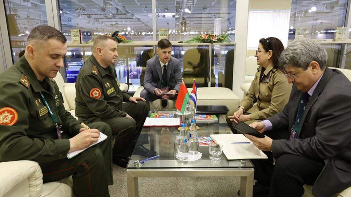 Belarus’ Deputy Defense Minister for International Military Cooperation, Valery Revenko met with Cuba’s military attaché in Russia and Belarus, Colonel Mónica Milián Gómez on May 18, 2023.