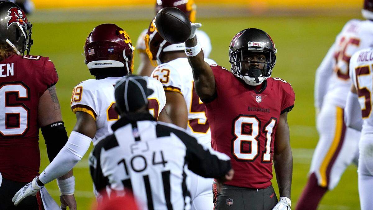 Tampa Bay Buccaneers wide receiver Antonio Brown (81) gestures after catching a pass for a first down against the Washington Football Team during the first half of an NFL wild-card playoff football game, Saturday, Jan. 9, 2021, in Landover, Md.