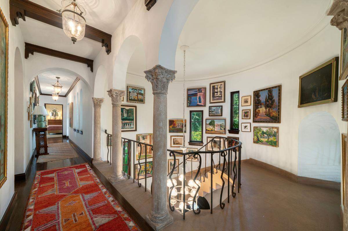 A mansion featured in an episode of ‘Miami Vice’ back in 1989 is for sale at 3467 N Moorings Way. Internet sleuths may recall the arched ceilings.