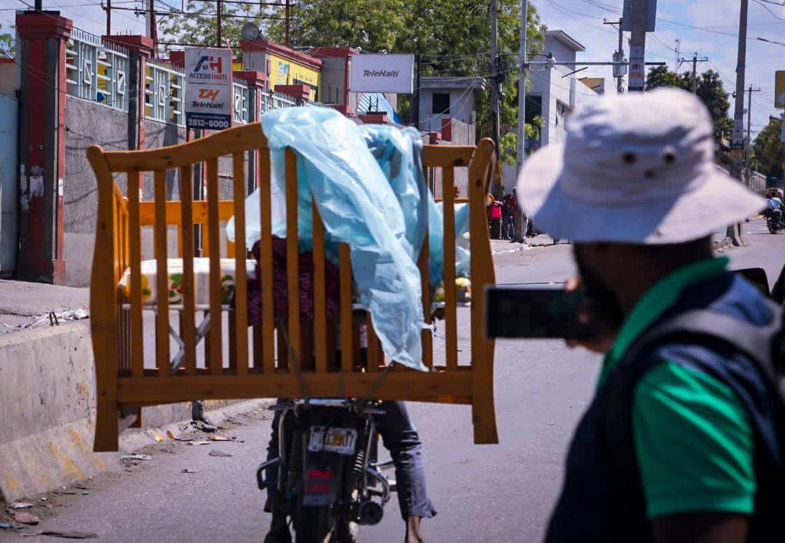 Gangs once more launched fresh attacks in Haiti on Tuesday, February 25, 2025. The attacks in the Delmas 30 neighborhood of Port-au-Prince sent residents running into the streets carrying bed frames and pushing wheelbarrows.