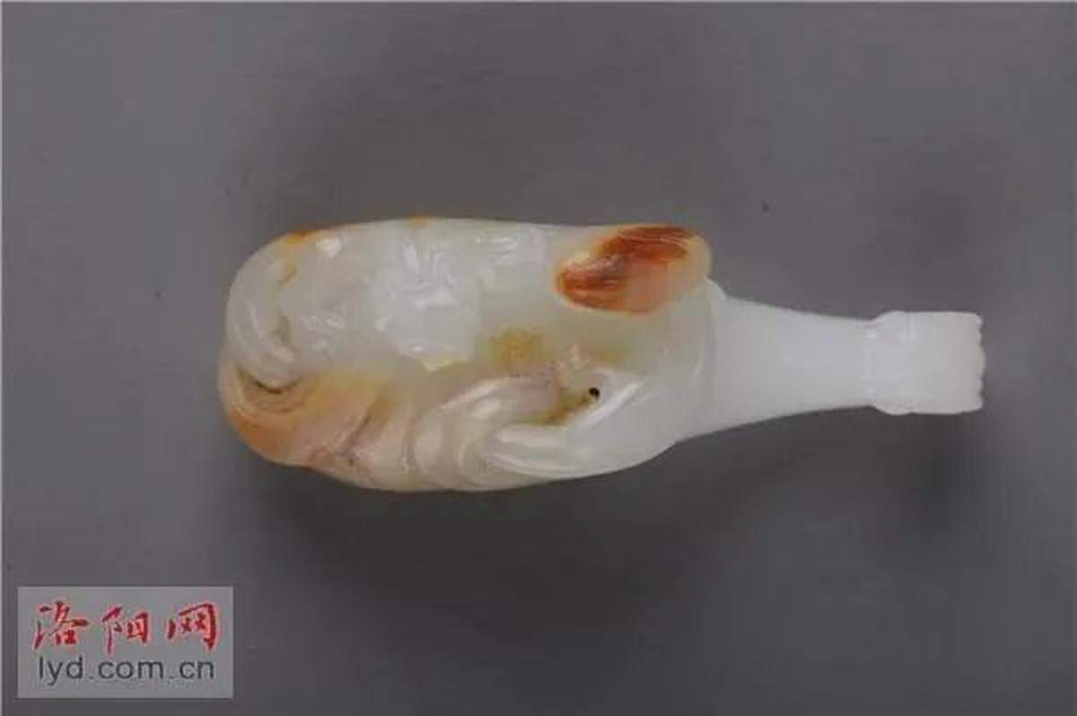 Experts discovered more than 200 artifacts, including ivory and lacquerware pieces, they said.