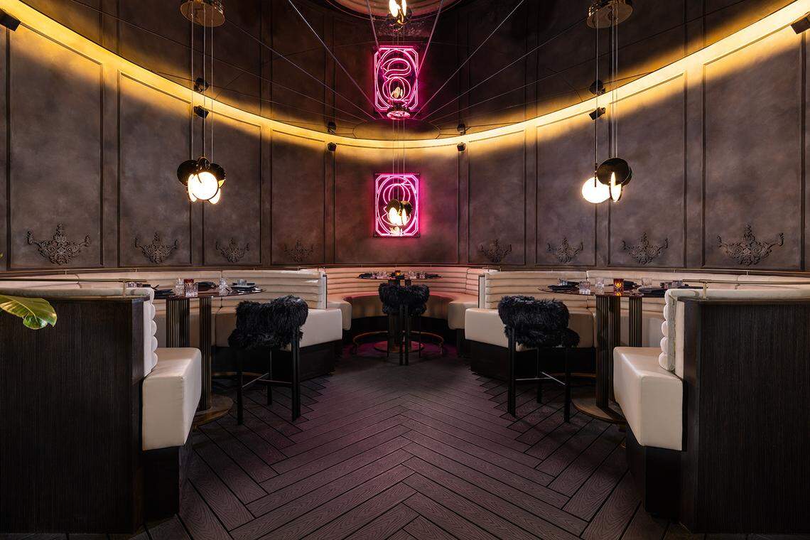 There are three big tables for large parties in Giselle’s Central Dining area.