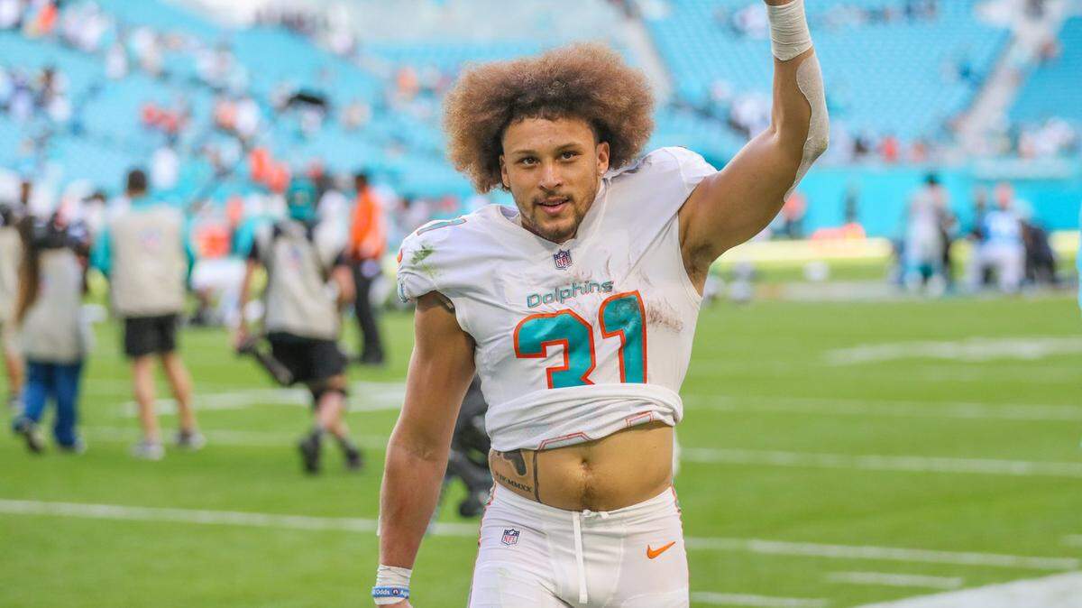 Miami Dolphins cornerback Phillip Lindsay (31) waves towards the stands as he walks off the field after the Dolphins defeat Carolina Panthers at Hard Rock Stadium on Sunday, November 28, 2021.