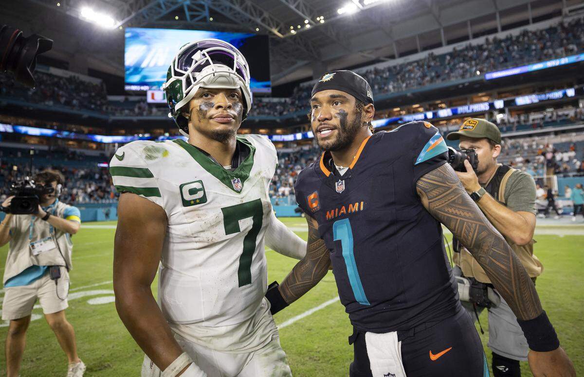 Miami Dolphins quarterback Tua Tagovailoa (1) greets New York Jets quarterback Justin Fields (7) after their NFL game at Hard Rock Stadium on Monday, Sept. 29, 2025, in Miami Gardens, Fla.