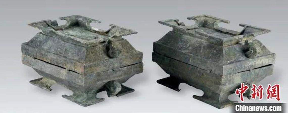 Bronze relics were found in a series of tombs in a cemetery in central China.