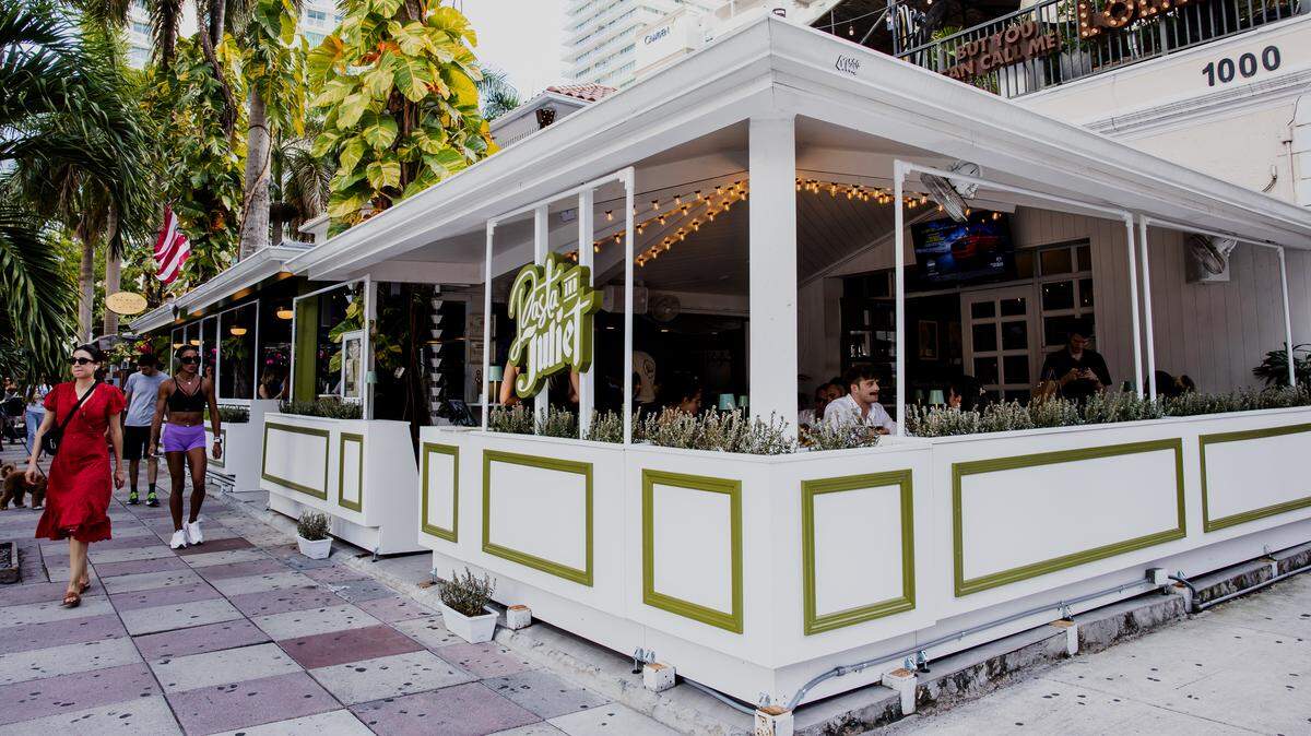 The outdoor patio at Pasta & Juliet in Brickell.