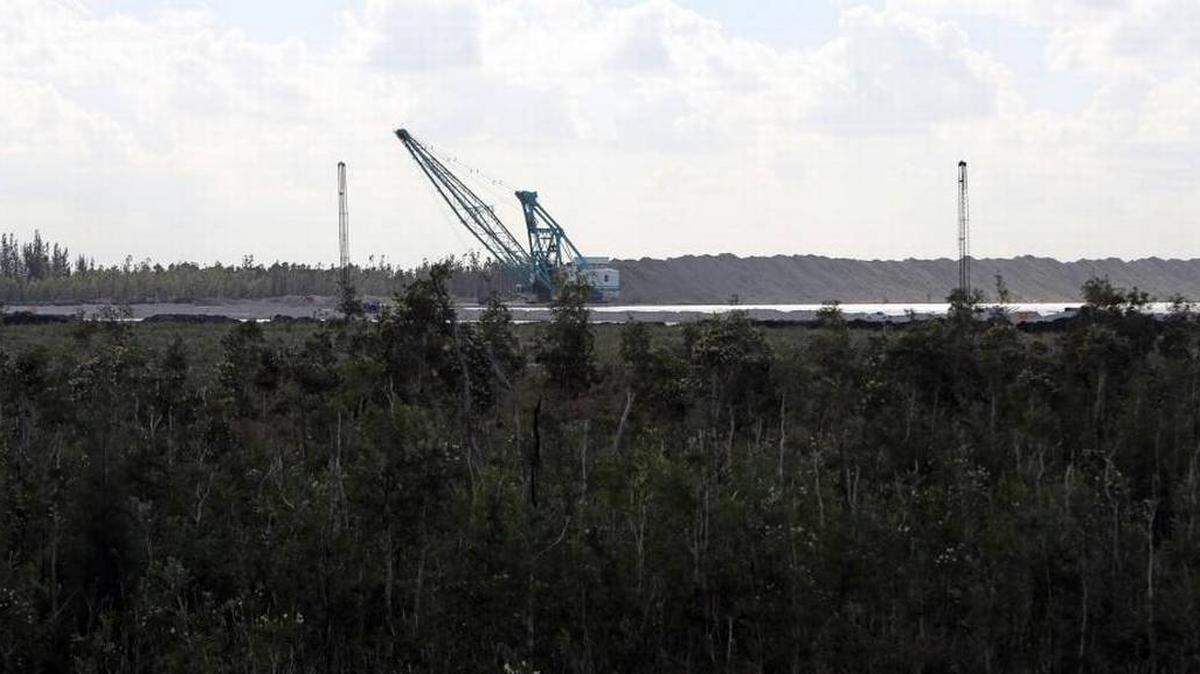 A White Rock Quarries crane at a work site near the Miami-Dade/Broward line. Residents near the blasting zone say damage to their homes has gotten worse as mining moves closer to their houses.
