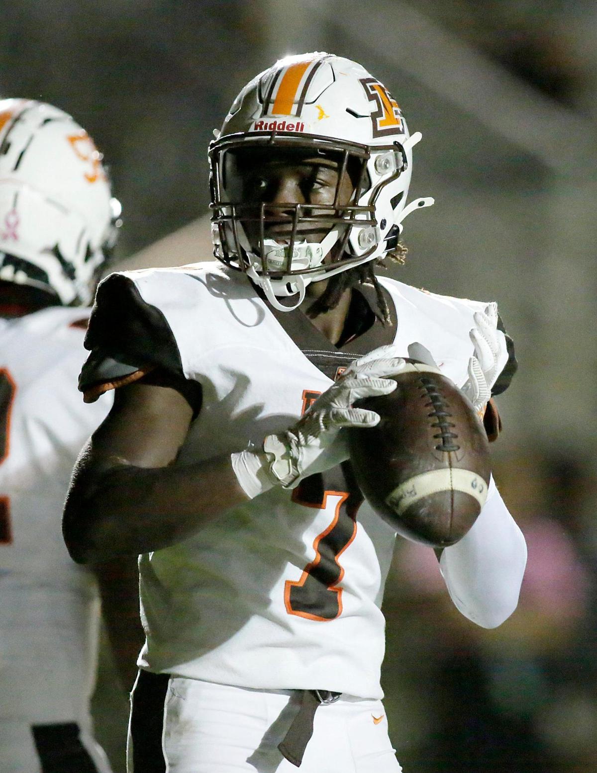 Piper Bengals running back Jean Telfort (7) during the football game against Plantation Colonels on Friday, October 27, 2023 at PAL Stadium in Fort Lauderdale. Andrew Uloza / for Miami Herald