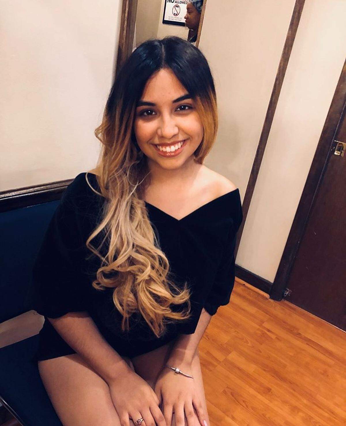 Julia Fuentes, 17