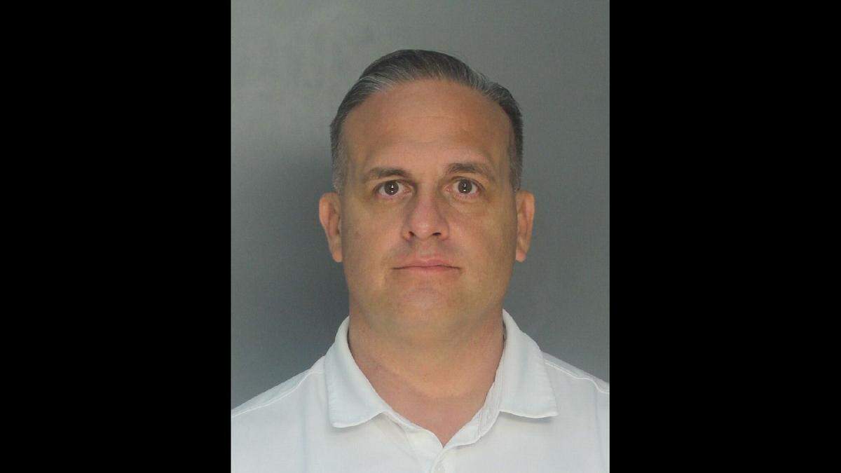 Una foto de fichaje del ex senador estatal Frank Artiles, fechada el 18 de marzo de 2021. Fue un estrecho aliado del FPL cuando estaba en la Legislatura y fue arrestado en relación con el escándalo del candidato fantasma que derrotó al senador estatal demócrata José Javier Rodríguez en 2020.