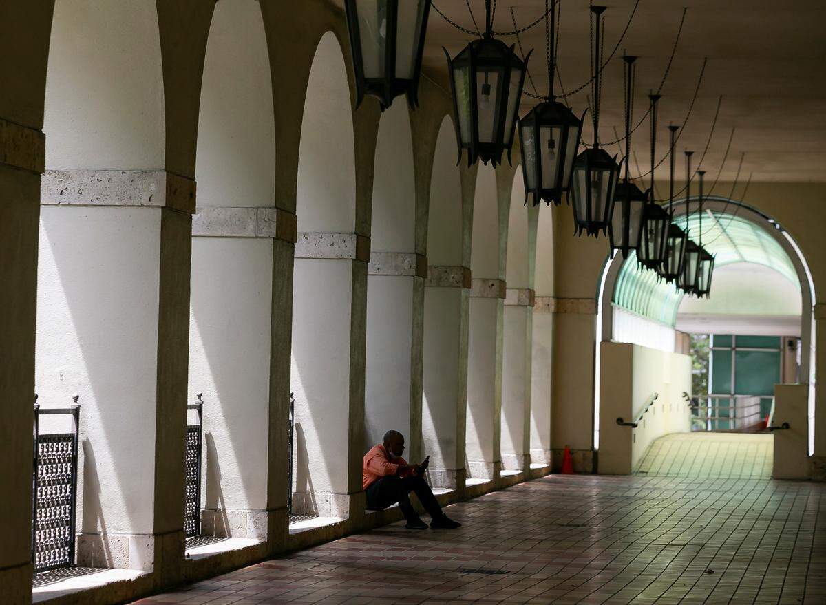 A Mediterranean arcade leads from the Miami-Dade Cultural Center’s elevated plaza to a pedestrian bridge and a parking garage.