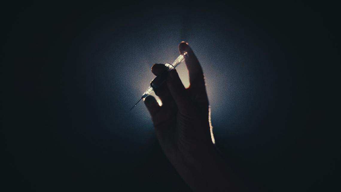 An Orlando doctor has pleaded guilty in connection with unapproved silicone oil used for gluteal and butt enhancement procedures, according to the U.S. Attorney’s Office for the Middle District of Florida.