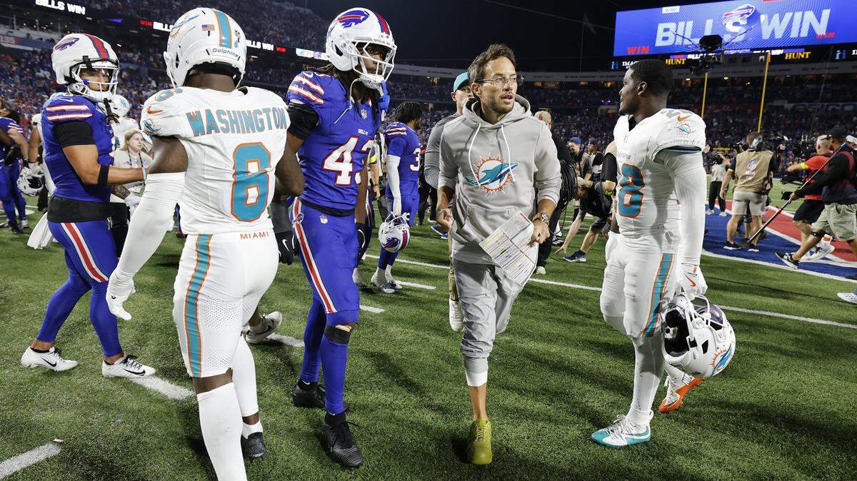 Miami Dolphins head coach Mike McDaniel runs off the field after the Buffalo Bills defeat the Dolphins during their NFL football game at Highmark Stadium in Orchard Park, NY, on Thursday, September 18, 2025. 