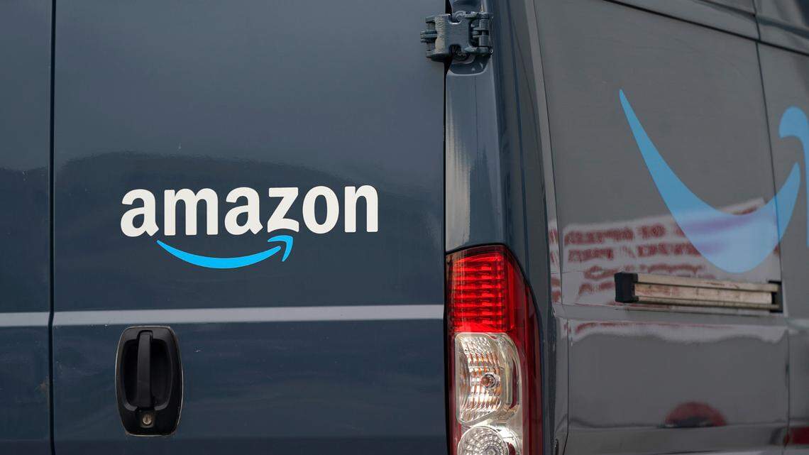 The 32-year-old has agreed to plead guilty to witness intimidation, prosecutors in Massachusetts said.