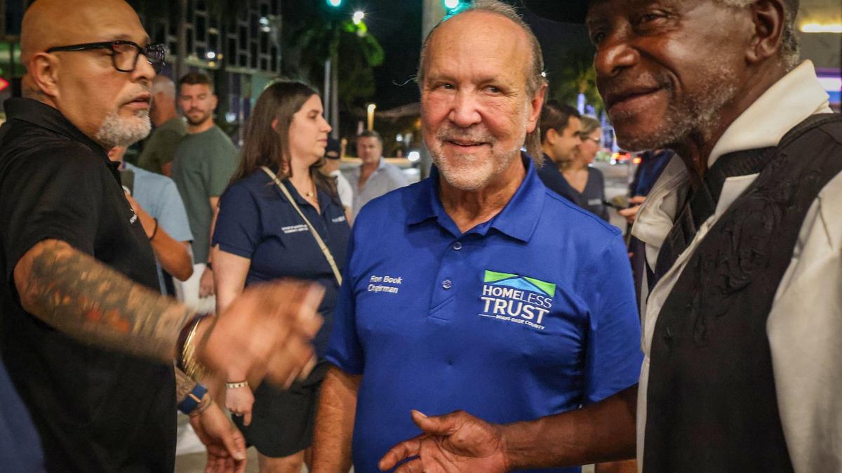 Miami-Dade County Homeless Trust Chairman Ron Book, center, participates in a count of the unsheltered population in Miami Beach on Thursday, Aug. 22, 2024.