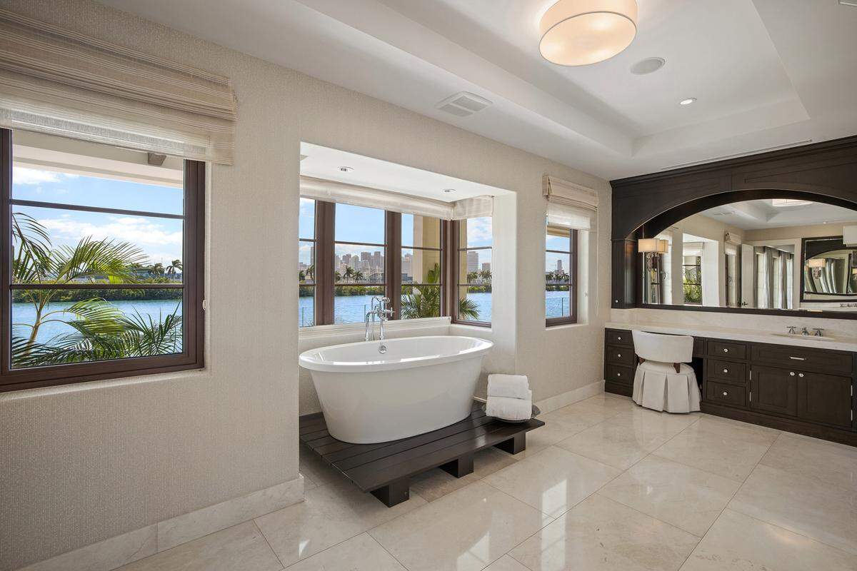Floyd Mayweather’s Palm Island mansion/Douglas Elliman