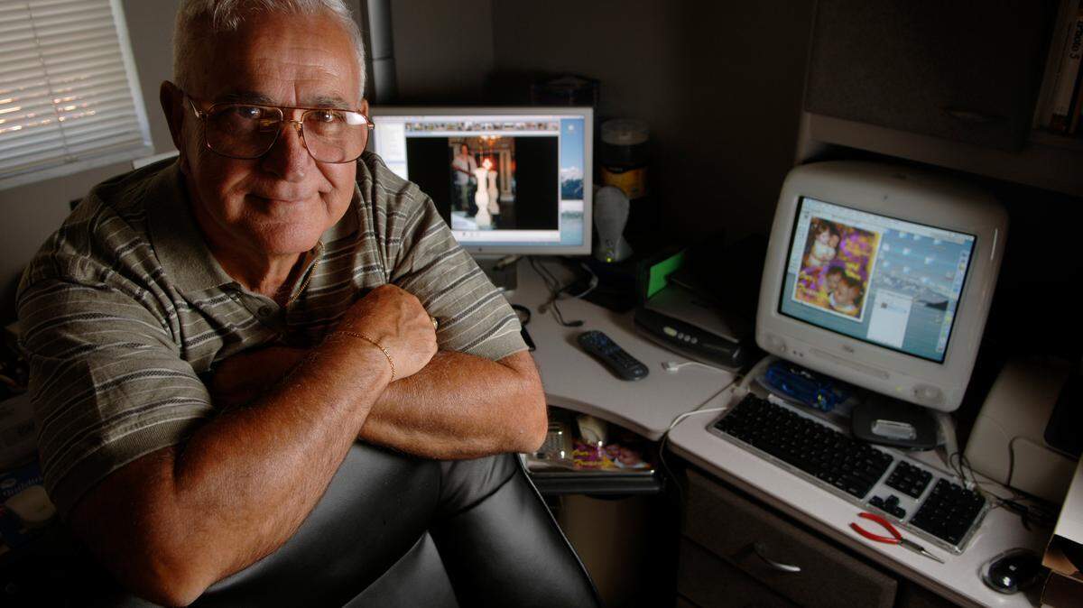 A 2006 file photo of Felix Martínez for a Father’s Day story in the Sun Sentinel. The former banker had retired and to ease his transition he learned how to use computers and technology to become the family archivist, learning Adobe Photoshop, Final Cut Pro, the iPod and other gadgets.