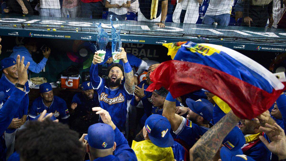 Venezuela second baseman Gleyber Torres (25) throws gatorade upon the air as Venezuela reacts to winning the World Baseball Classic semifinal against the Italy 4-2, advancing to the finals, on Monday, March 16, 2026, at loanDepot Park in Miami, Fla. 