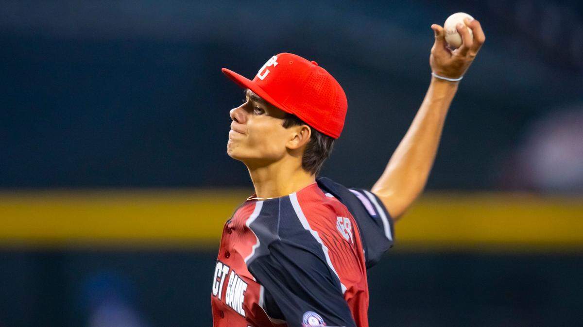 West pitcher Noble Meyer (9) during the Perfect Game All-American Classic high school baseball game at Chase Field.