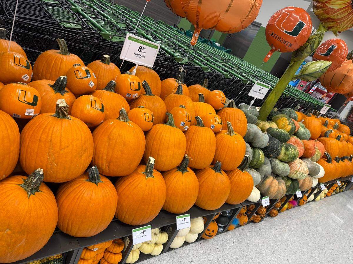 Fall erupts at the just-opened Riviera Plaza Publix in Coral Gables near UMiami with BOGOs and weekly sales. Can’t miss the UM balloons amid the pumpkins. The near 46,000 square foot store is at 1542 South Dixie Hwy.
