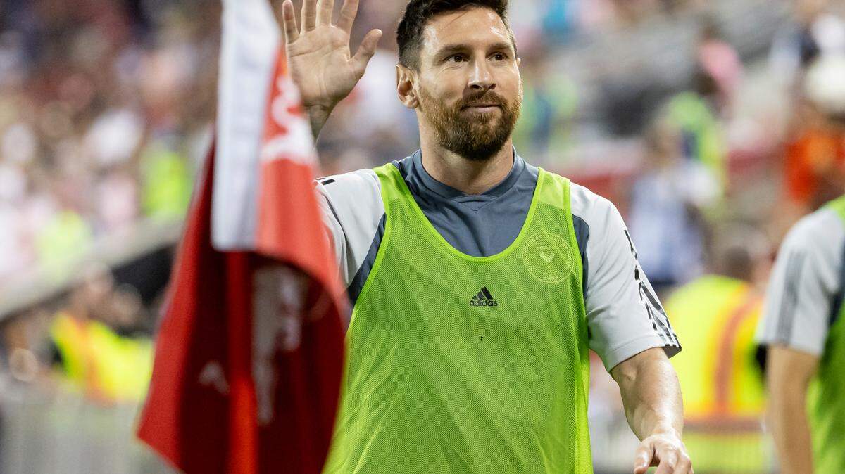 Inter Miami forward Lionel Messi (10) waves as he makes prepares to warm-up in the second half of his MLS match against New York Red Bulls at Red Bull Arena on Saturday, Aug. 26, 2023, in Harrison, N.J.