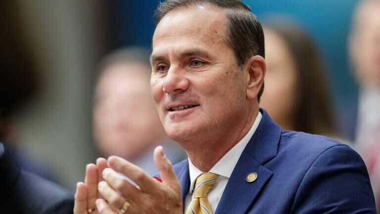 DeSantis suspende a funcionario de Palm Beach tras ser acusado de abuso sexual infantil