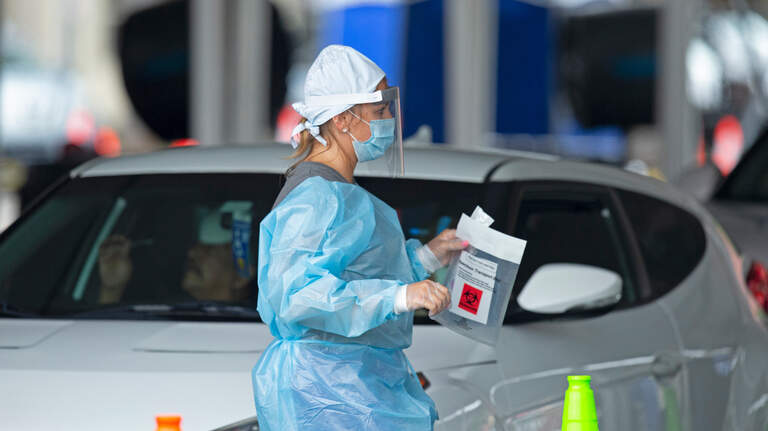 COVID-19 en Florida: Registran 1,613 casos nuevos — y la tasa de positividad más alta en dos meses