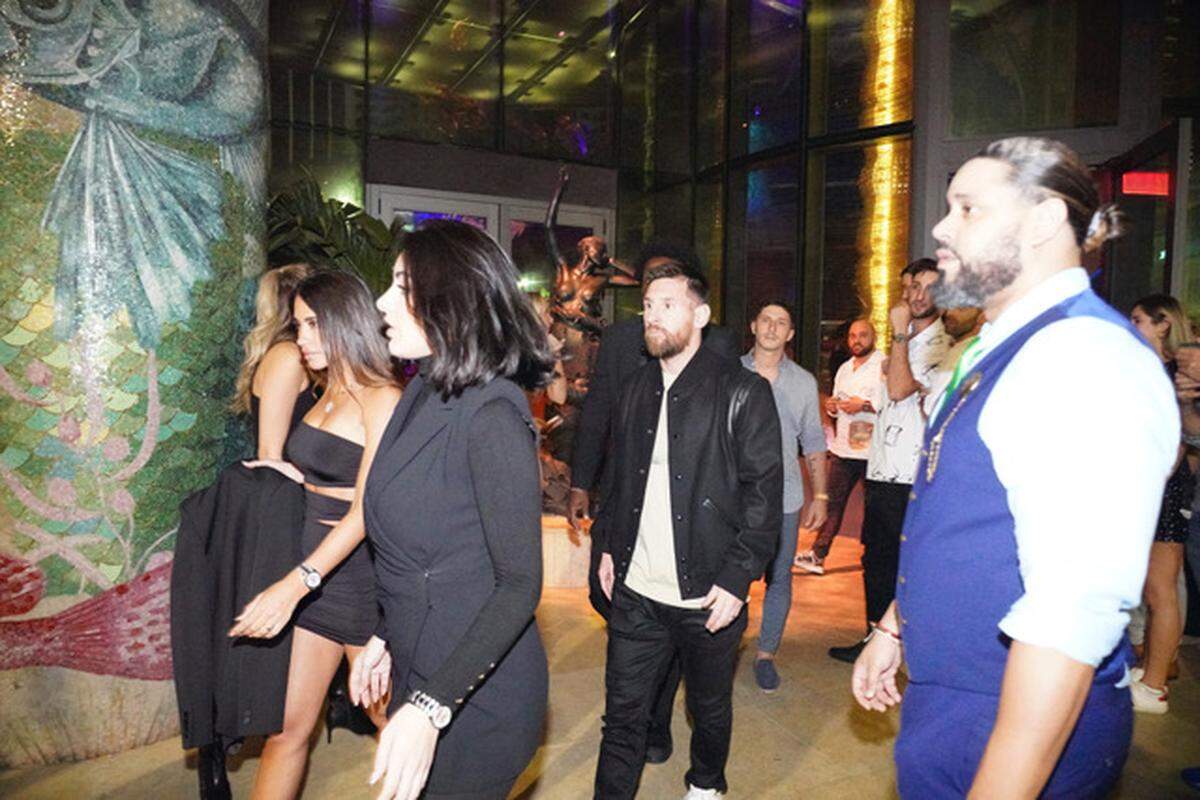 Soccer icon Lionel Messi kicked of Art Basel week in Miami Friday night by dining at&nbsp;Sexy&nbsp;Fish