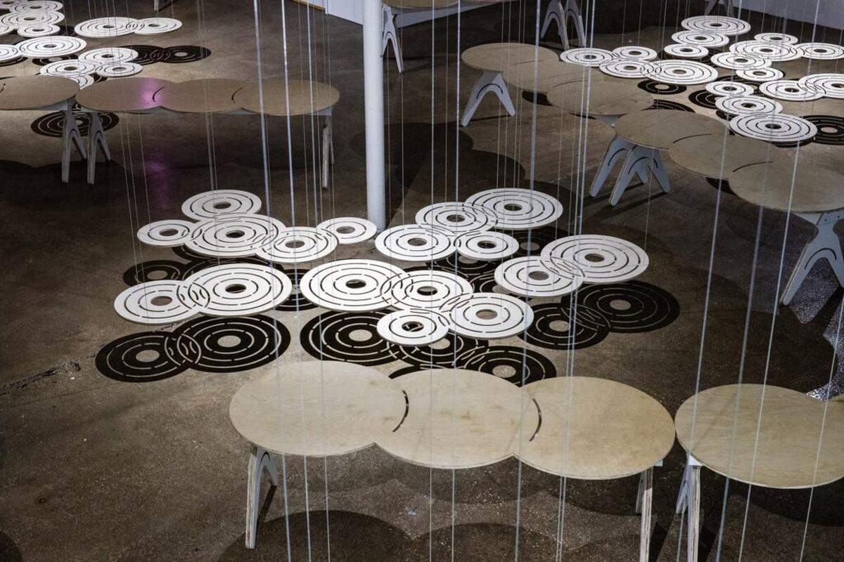 This is art that should be touched. The hanging sculptures are meant to be activated interacting with what is happening in the room in the site-specific installation “Bare Tool” (“Herramienta desnuda”).
