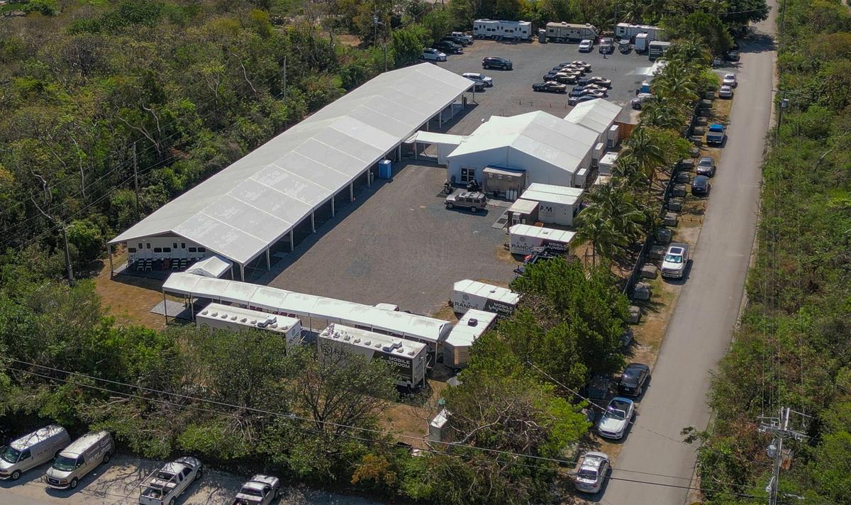 Vista de los remolques ubicados en un lote en Aregood Lane, en Islamorada, que forman parte de un campamento base estatal para alojar a los policías enviados a los Cayos para ayudar con un aumento de la migración marítima de Cuba y Haití en enero de 2023, el jueves 09 de mayo 2024.
