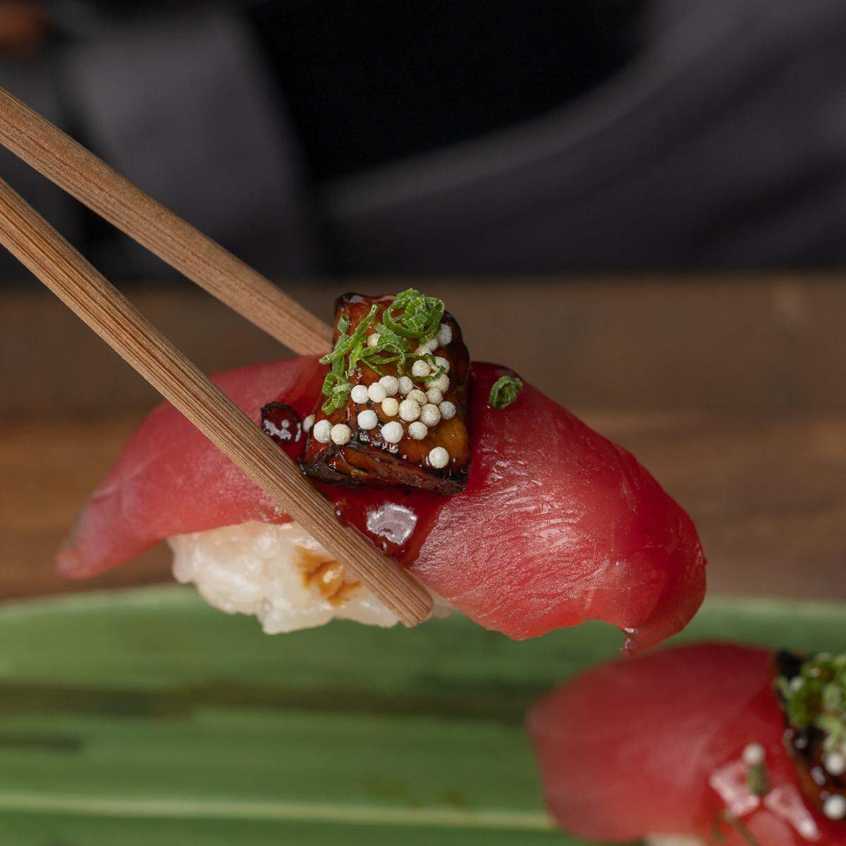La cocina de Paperfish sushi se basa en la tradición nikkei, lo que significa que engloba sabores japoneses y peruanos.