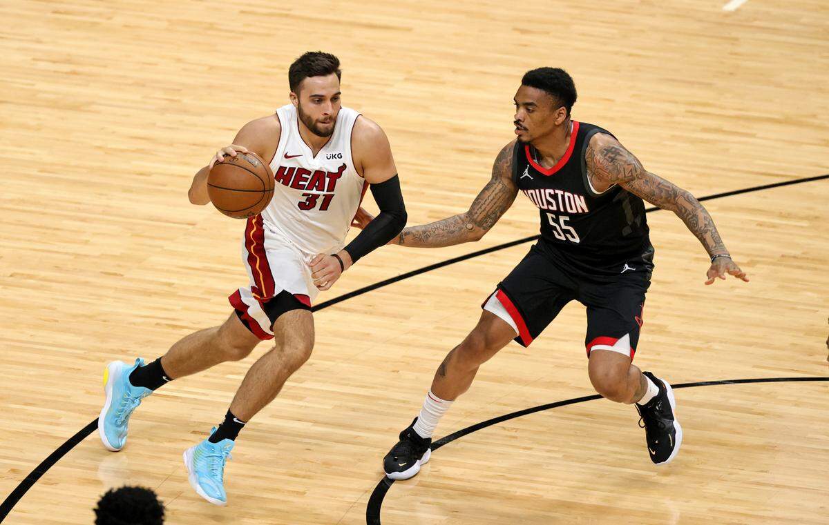 Miami Heat guard Max Strus (31) drives against Houston Rockets forward DaQuan Jeffries (55) in the fourth quarter of their NBA basketball game at AmericanAirlines Arena on Monday, April 19, 2021 in Miami.