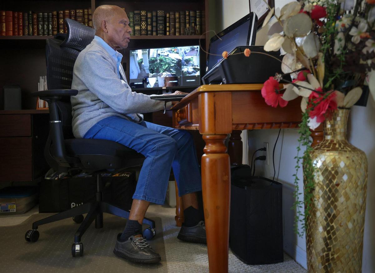 Bertie McCulloch, 89, is teaching a class during NoMi Tech Month to encourage Black seniors to embrace technology.
