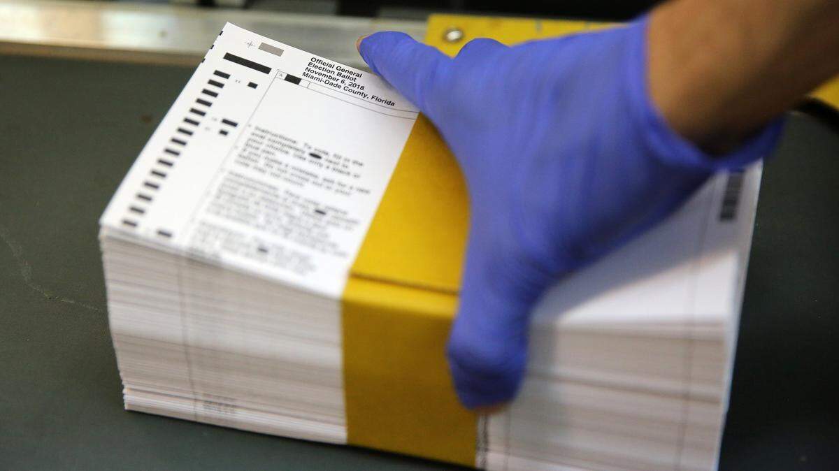 North Miami Beach has 16 candidates running for six seats on the City Commission, the largest group of candidates running for office in any of Miami-Dade’s 16 municipalities that have races on the Nov. 6 ballot.