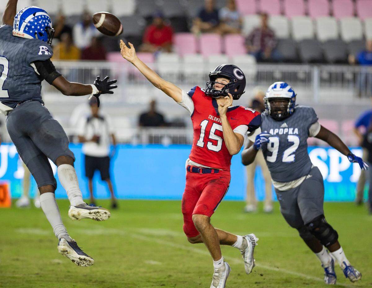 Columbus Explorers quarterback Alberto Mendoza (15) throws the ball while Apopka Blue Darters offensive linebacker Malik Nicholson (2) tries to block during the second quarter of their 2022 FHSAA State Championships-Class 4M football game on Saturday, Dec. 17, 2022, in Fort Lauderdale, Fla.