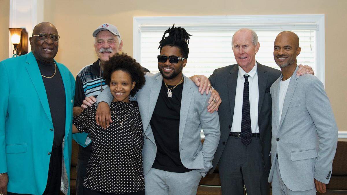 Former Miami Dolphins players Larry Little, from left, Larry Csonka, daughter Tiffany Dotson, son Troy Jeffery-Morris, former Dolphins player Tom Smith, and son Geno Morris at an October memorial service for Eugene “Mercury” Morris.