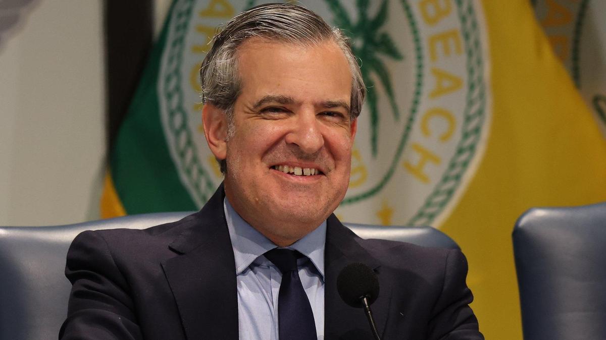 Miami Beach Mayor Steven Meiner attends a City Commission meeting on Wednesday, Dec. 13, 2023.