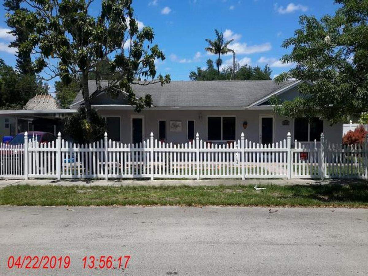 6129 Hayes St., Hollywood, Florida