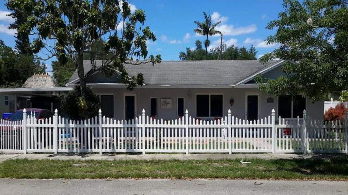 6129 Hayes St., Hollywood, Florida