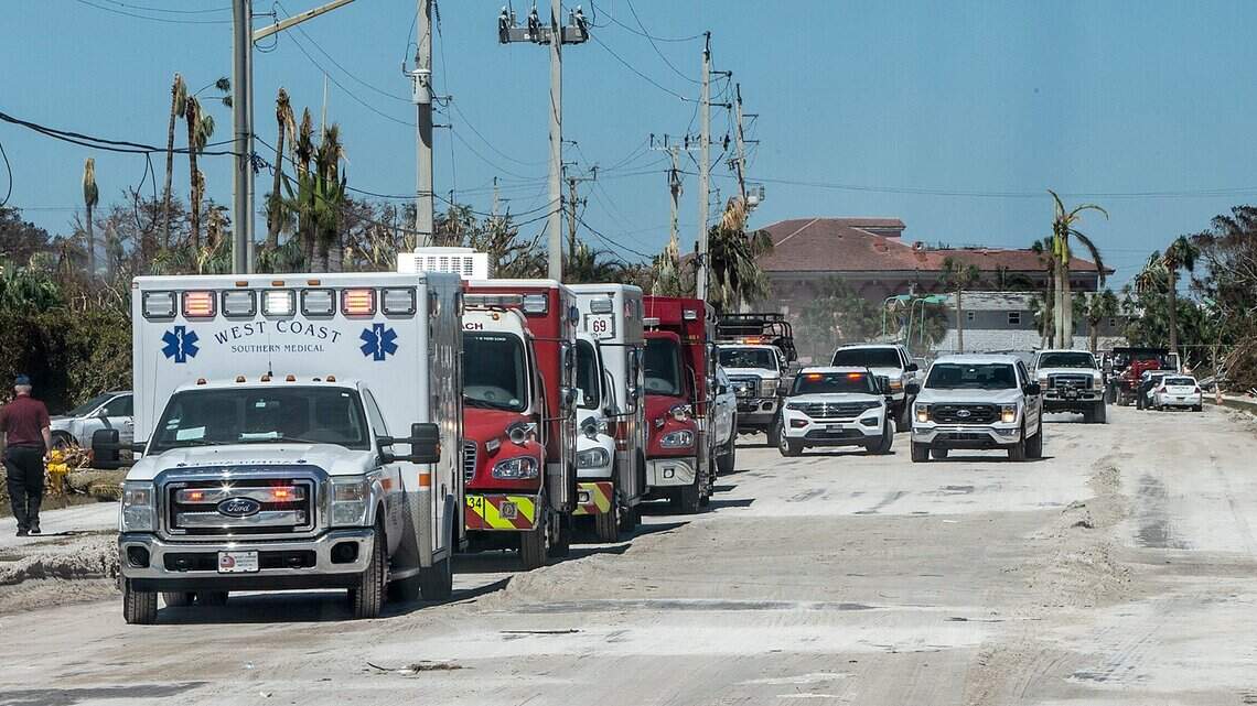 How far do you need to stand back from first responders in Florida?