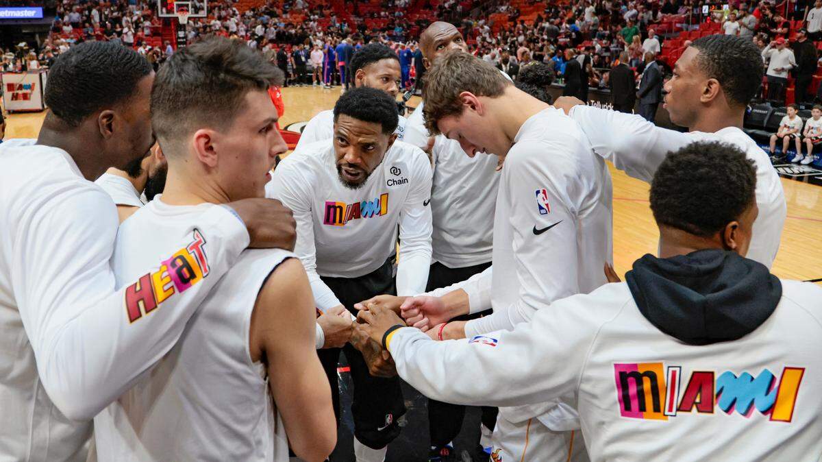 Miami Heat forward Udonis Haslem (40) talks to teammates during the huddle before the game against the Washington Wizards at the FTX Arena in Miami on Friday, November 25, 2022.