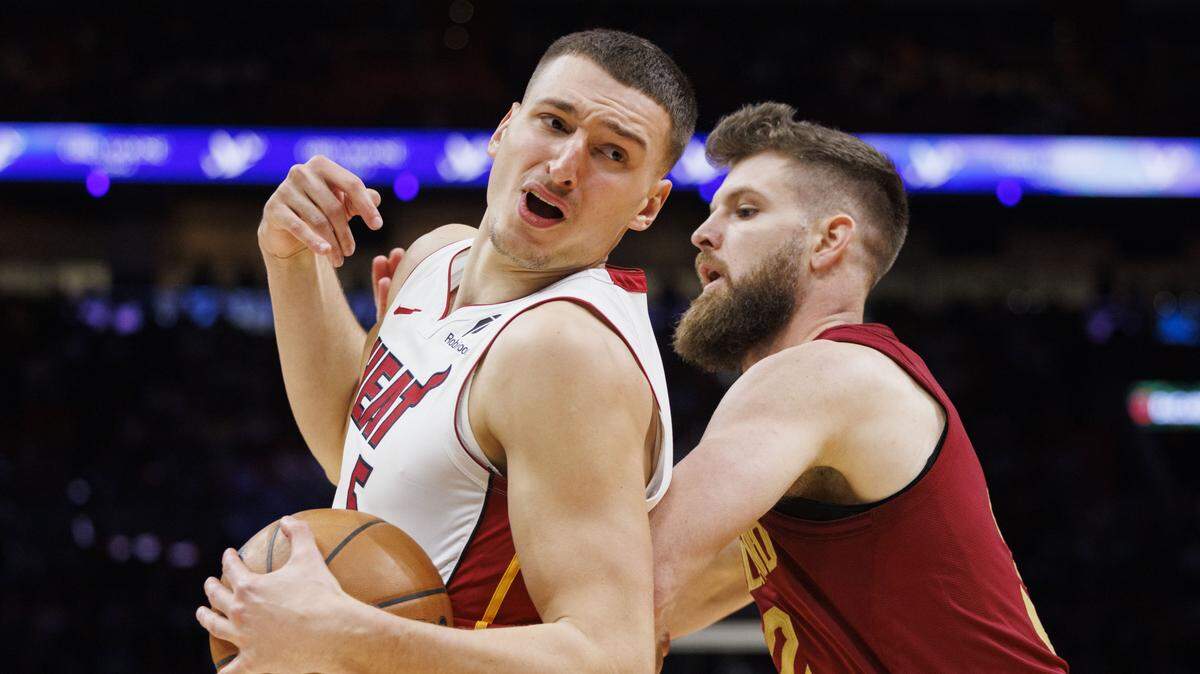 Miami Heat forward Nikola Jovic (5) is guarded by Cleveland Cavaliers forward Dean Wade (32) during the second half of a game on Nov. 10, 2025, at Kaseya Center in Miami.