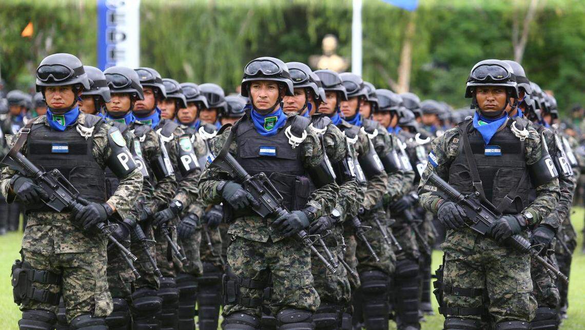 In July, 2017, the Honduran government posted a photo of a newly formed battalion of Honduran military police officers. They all carry weapons identified as U.S.-made M4 rifles by independent experts.